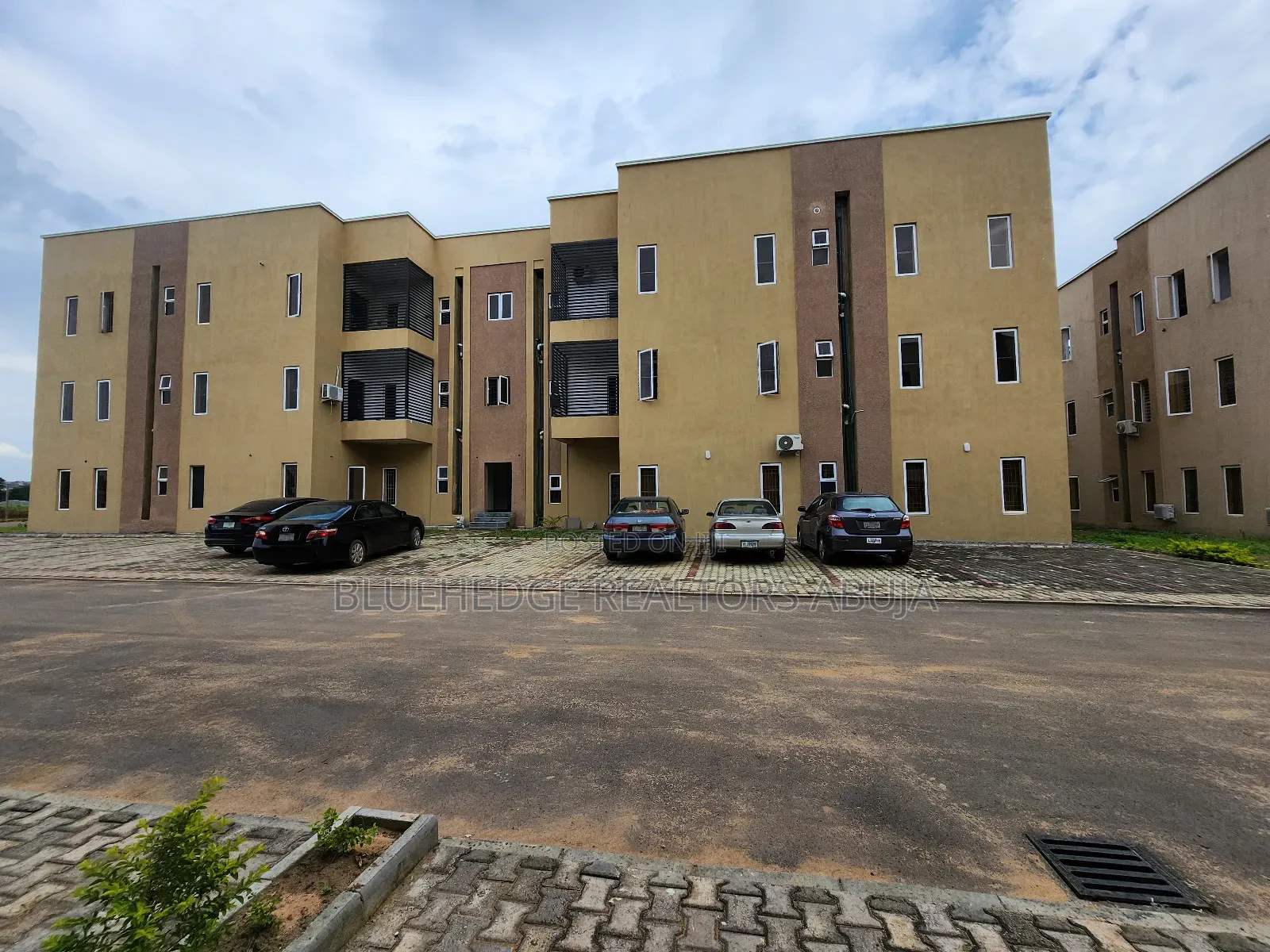 6bdrm Apartment in Galadimawa for sale