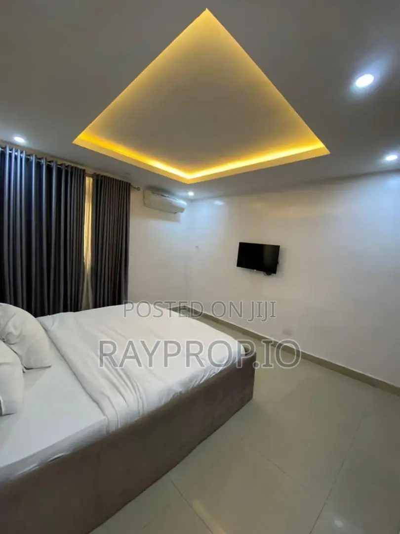 551680rr - 3 Bedroom Shortlet Lekki Phase 1