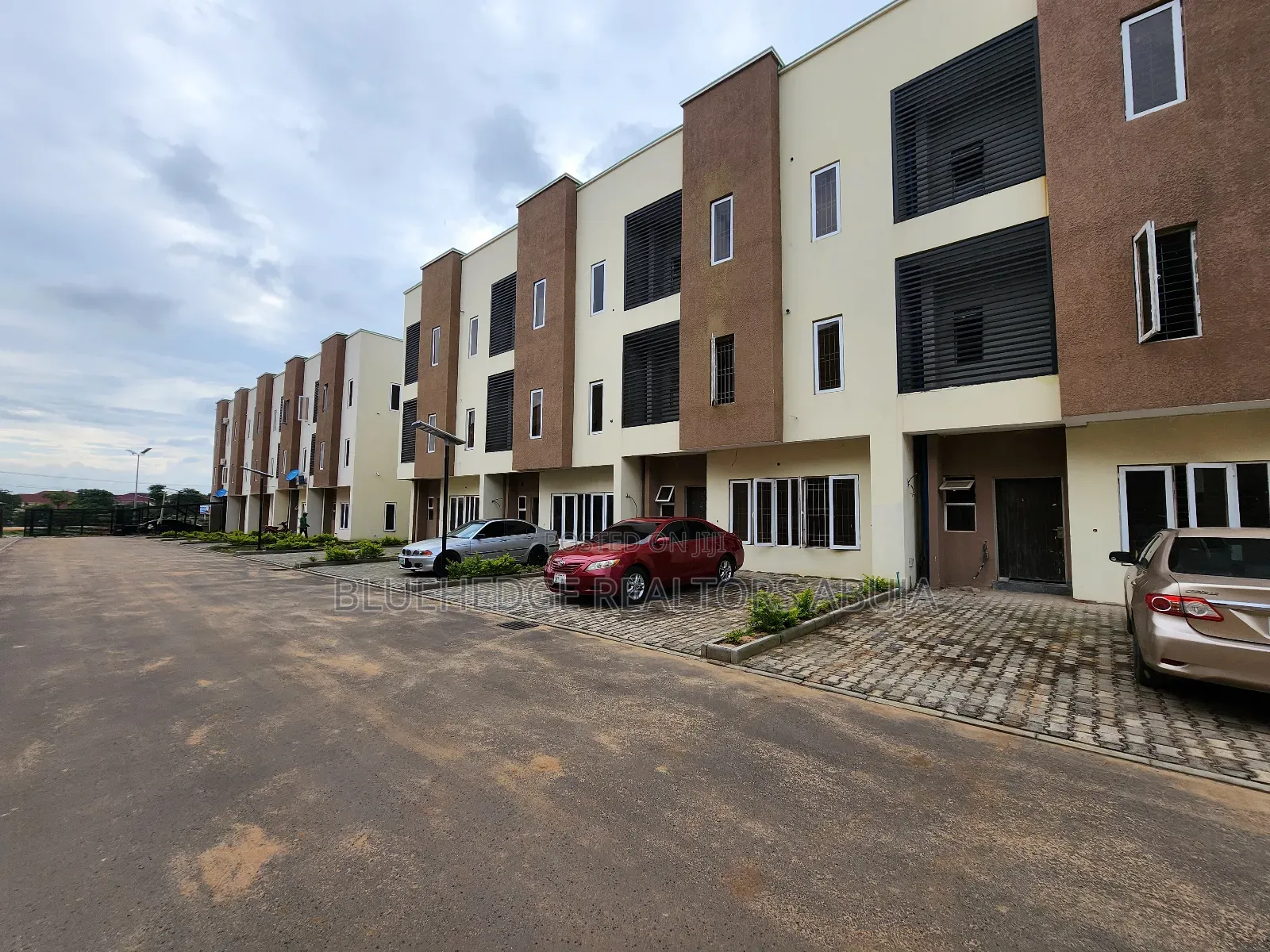 5bdrm Duplex in Galadimawa for sale