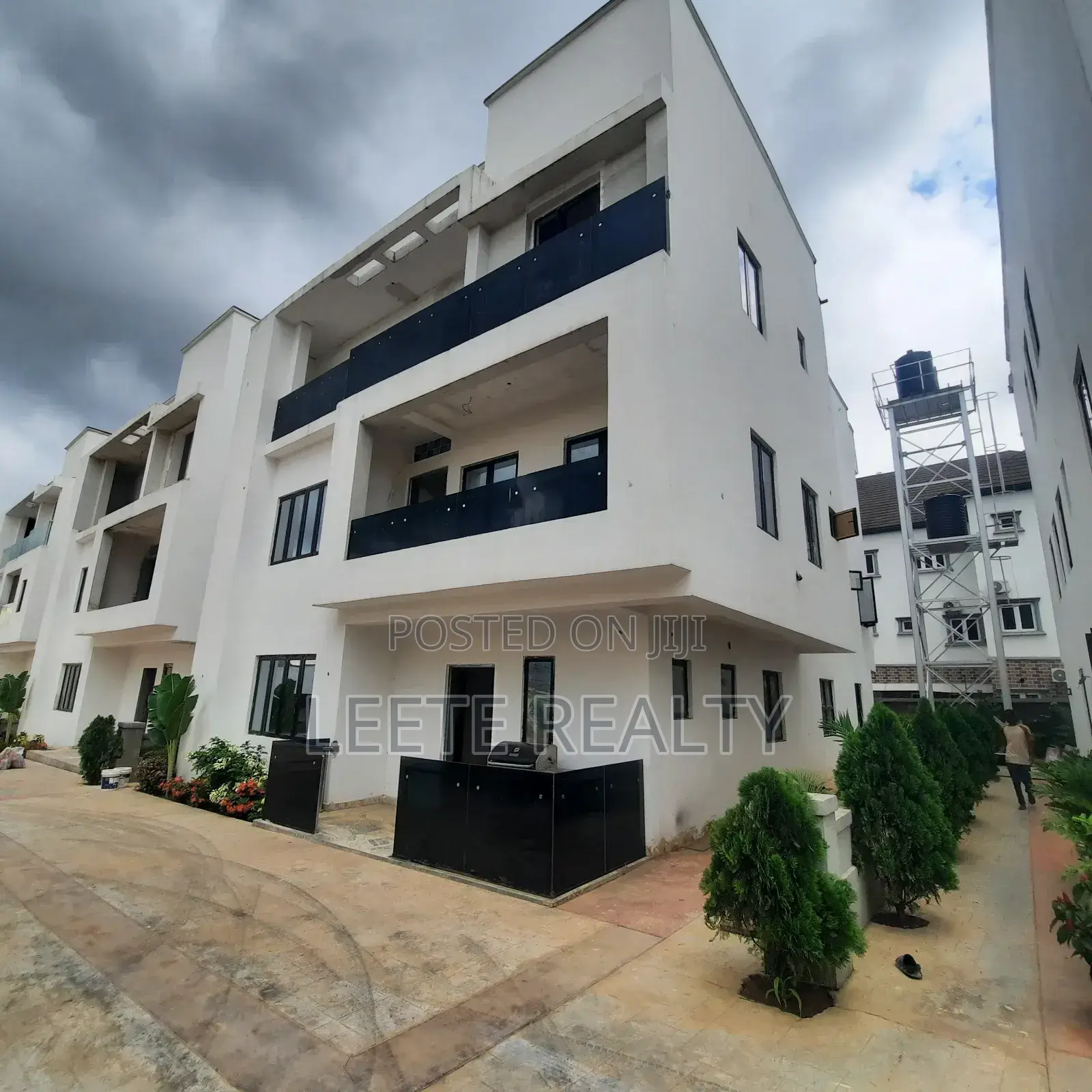 6bdrm Duplex in Asokoro for sale