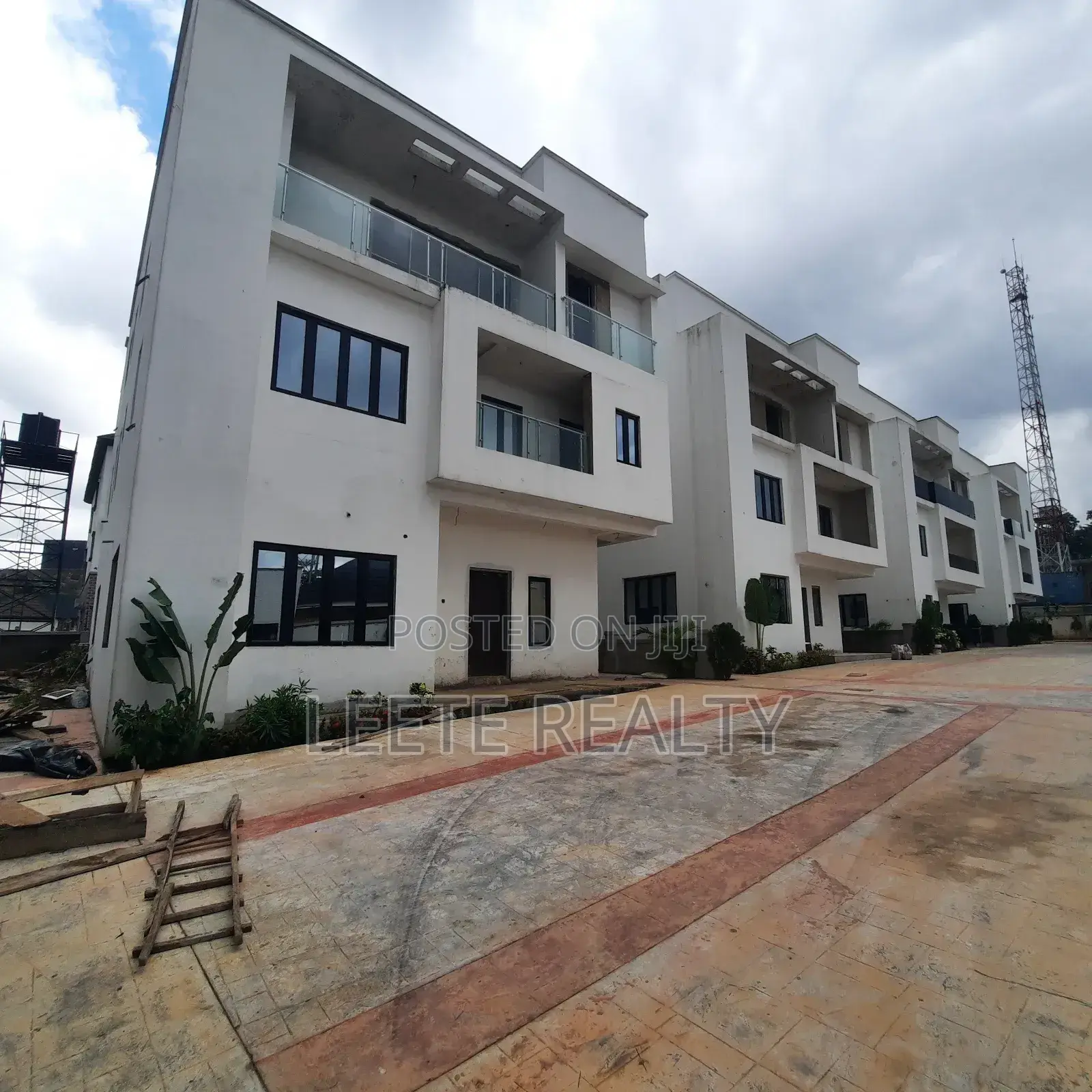 6bdrm Duplex in Asokoro for sale