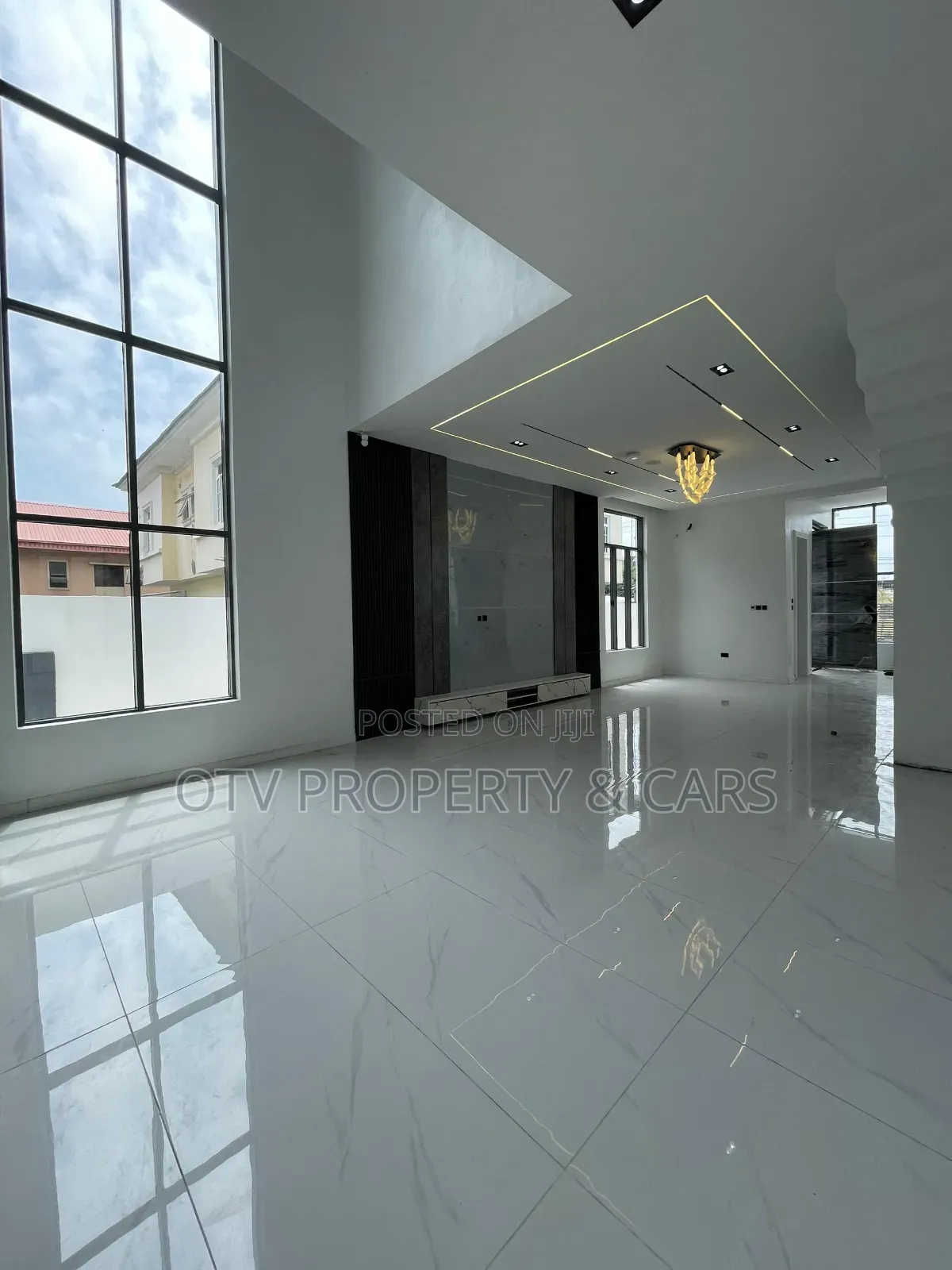 Furnished 5bdrm Duplex in Chevron for sale