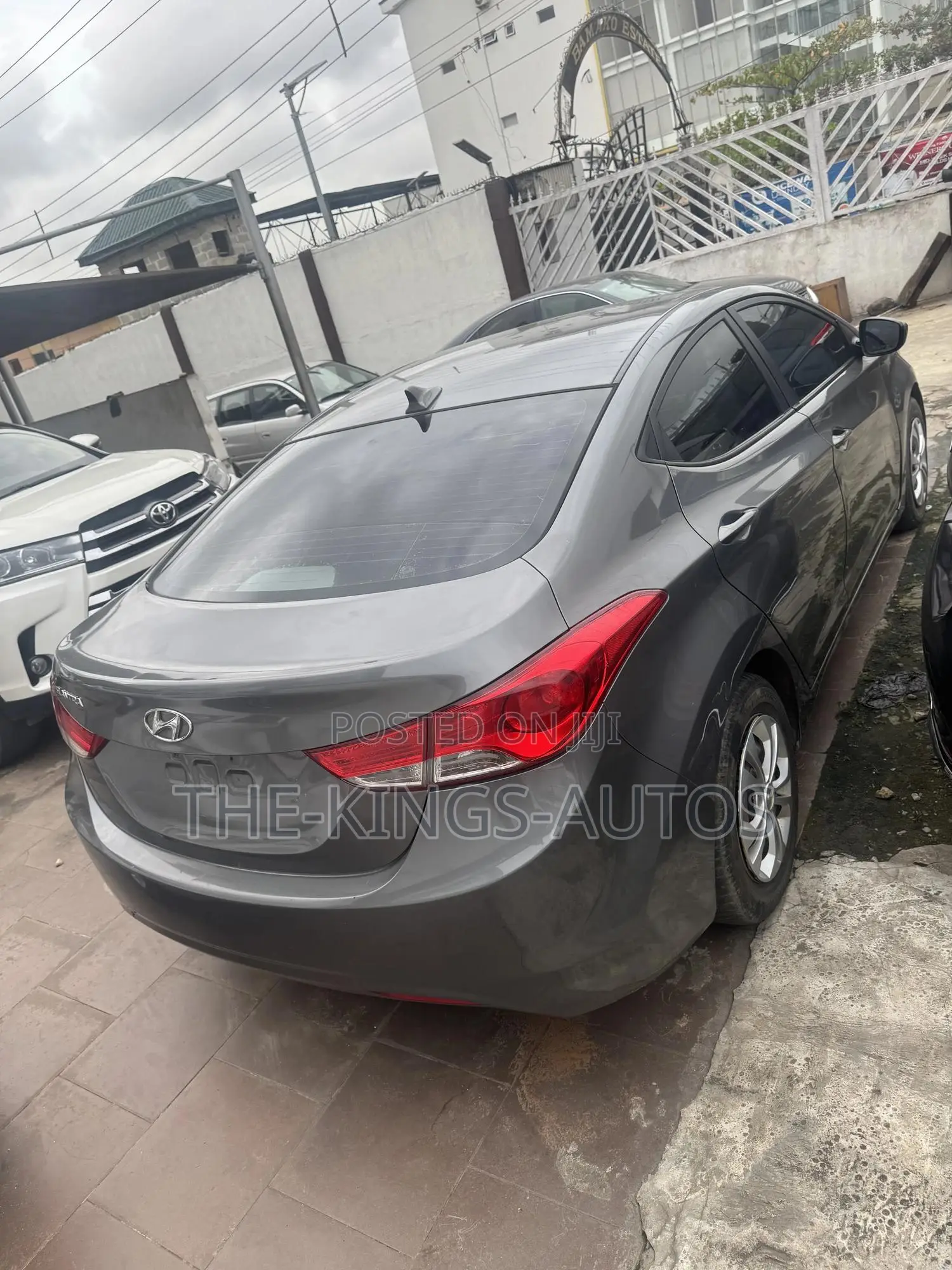 Hyundai Elantra GLS Sedan FWD (1.8L 4cyl 6A) 2013 Gray