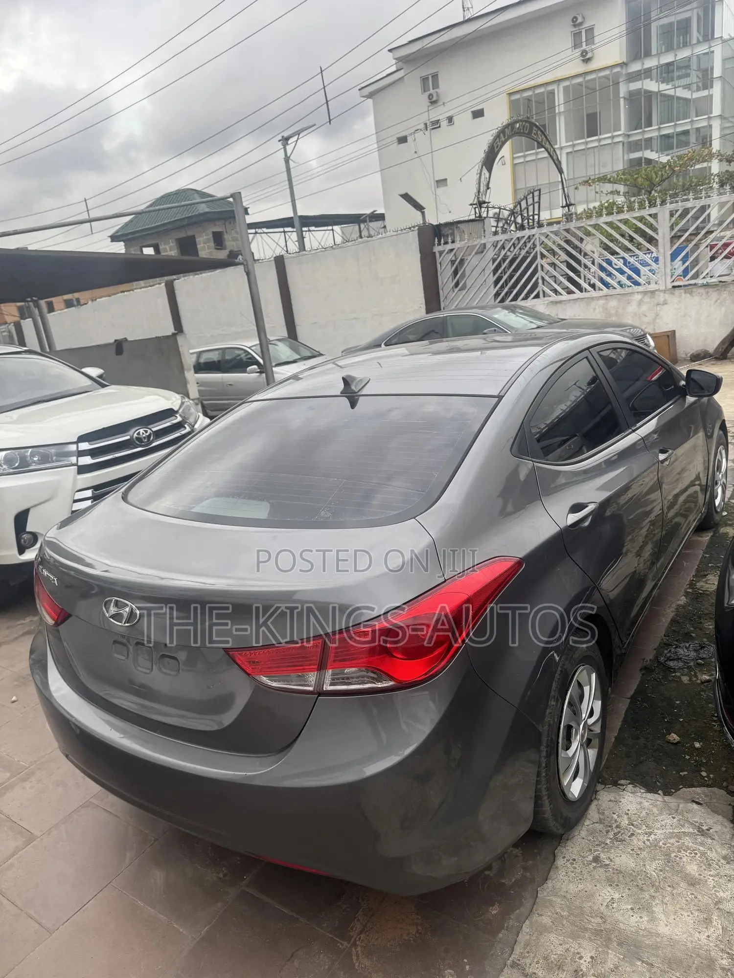 Hyundai Elantra GLS Sedan FWD (1.8L 4cyl 6A) 2013 Gray