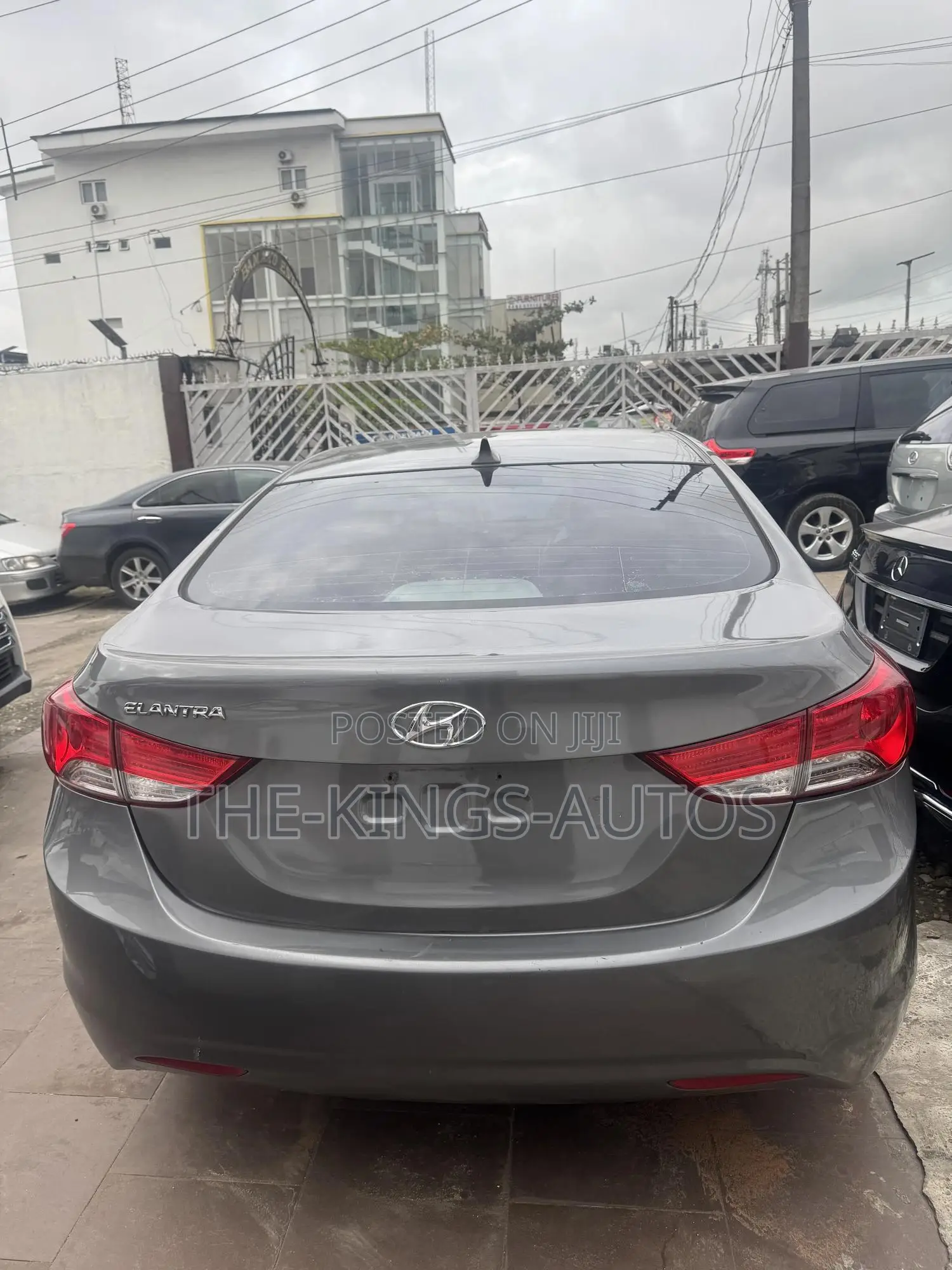 Hyundai Elantra GLS Sedan FWD (1.8L 4cyl 6A) 2013 Gray