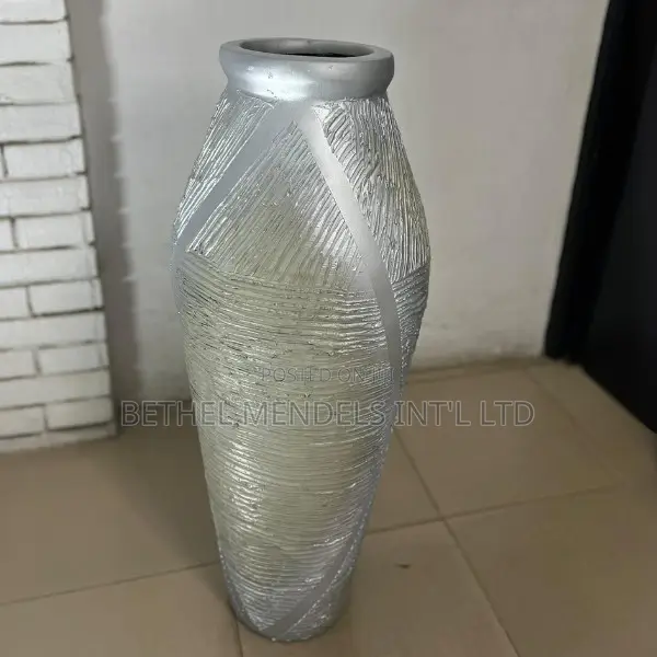 Elegant Sereno Vase – 85cm Fiberglass Vase for Interiors