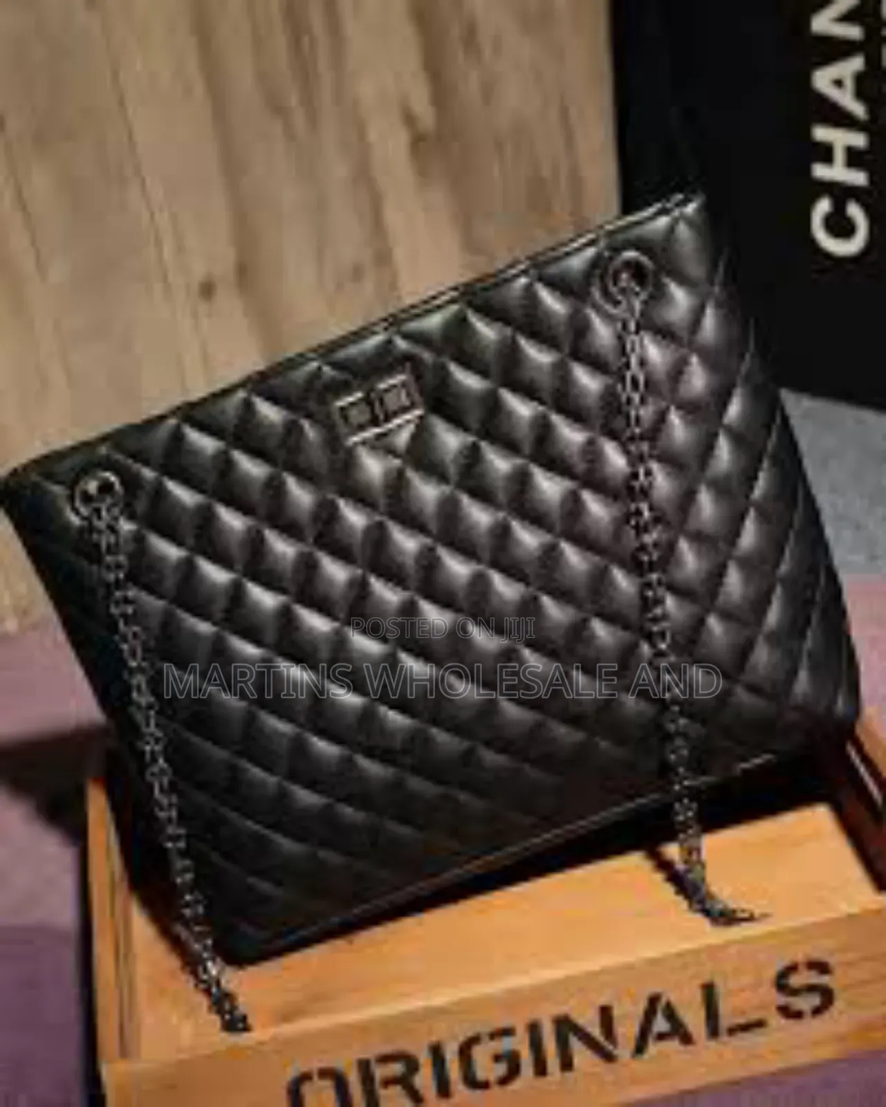 Quilted Black Handbag With a Metal Chain Strap