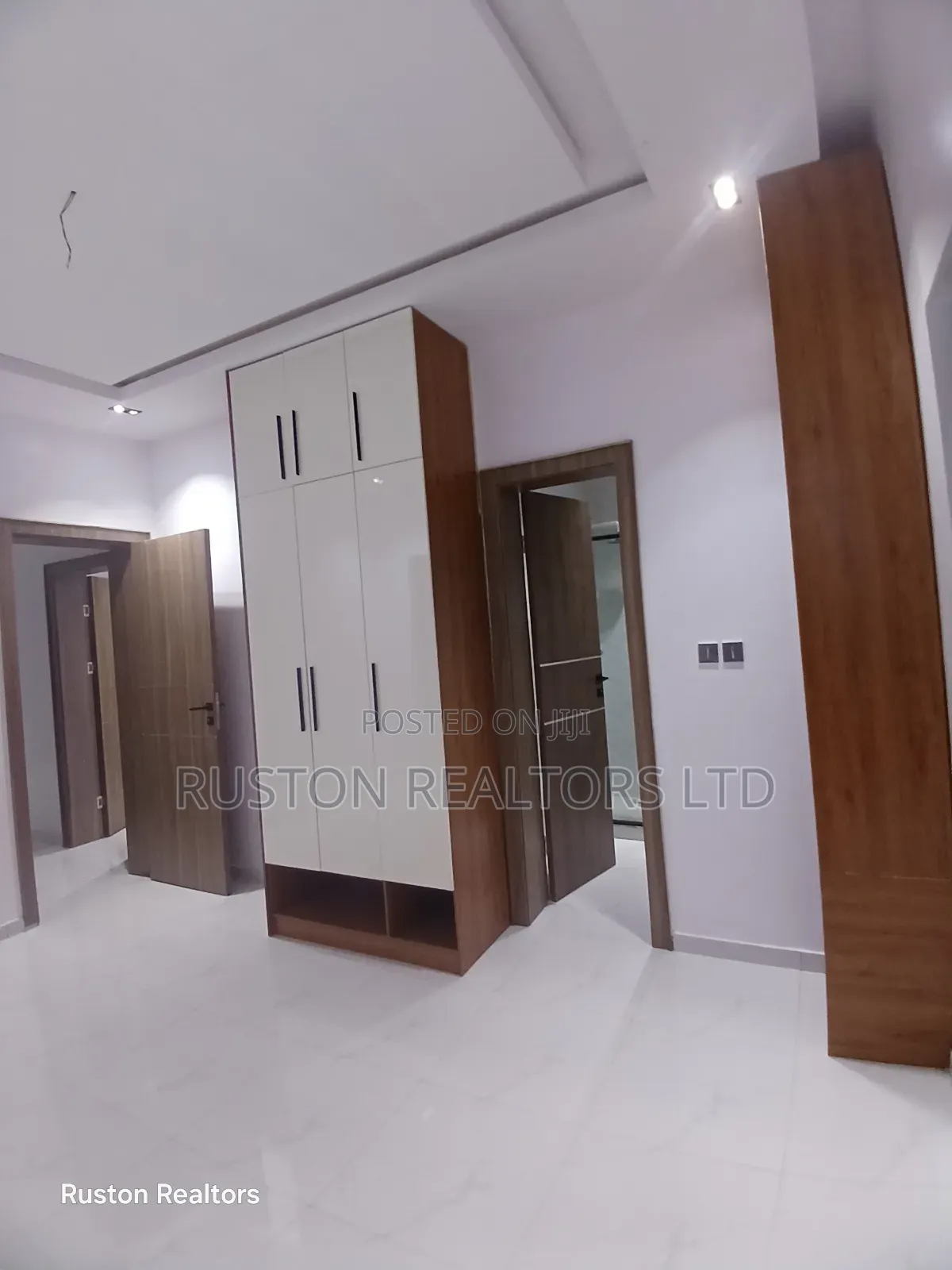 5bdrm Duplex in Akobo for sale