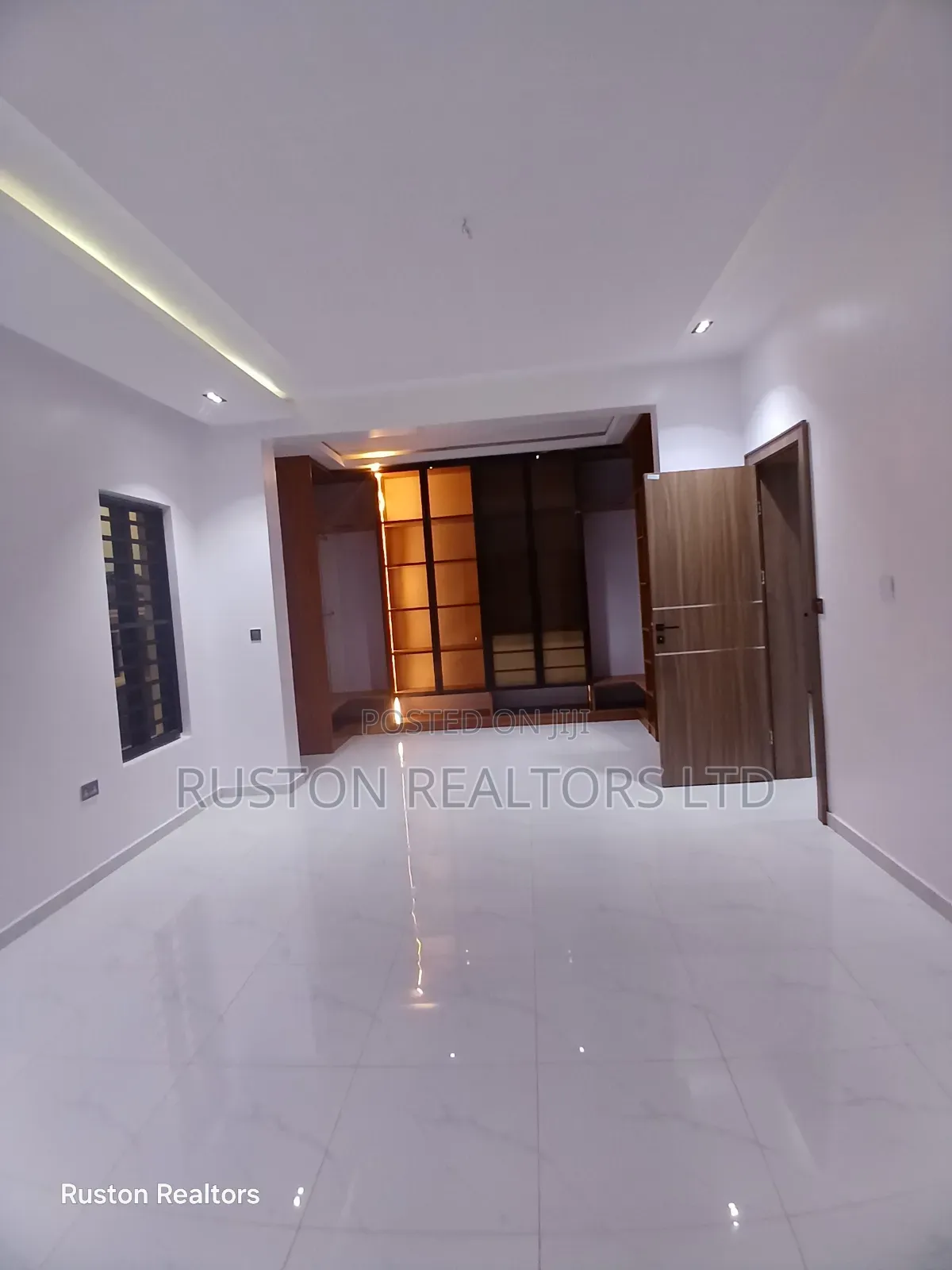 5bdrm Duplex in Akobo for sale