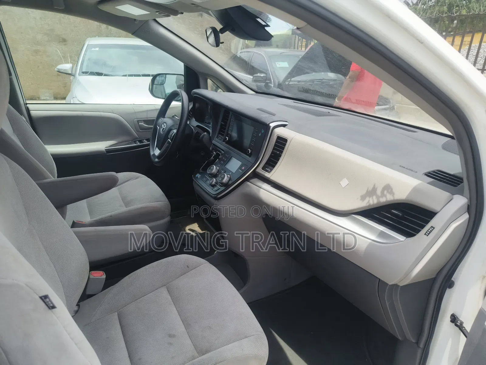 Toyota Sienna LE Mobility Auto Access (3.5L 6cyl 8A) 2018 White