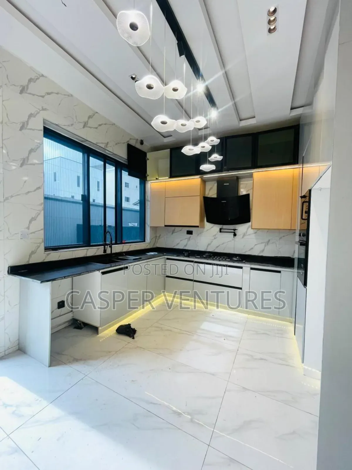 4bdrm Townhouse/Terrace in Adebayo, Lekki Phase 1 for sale