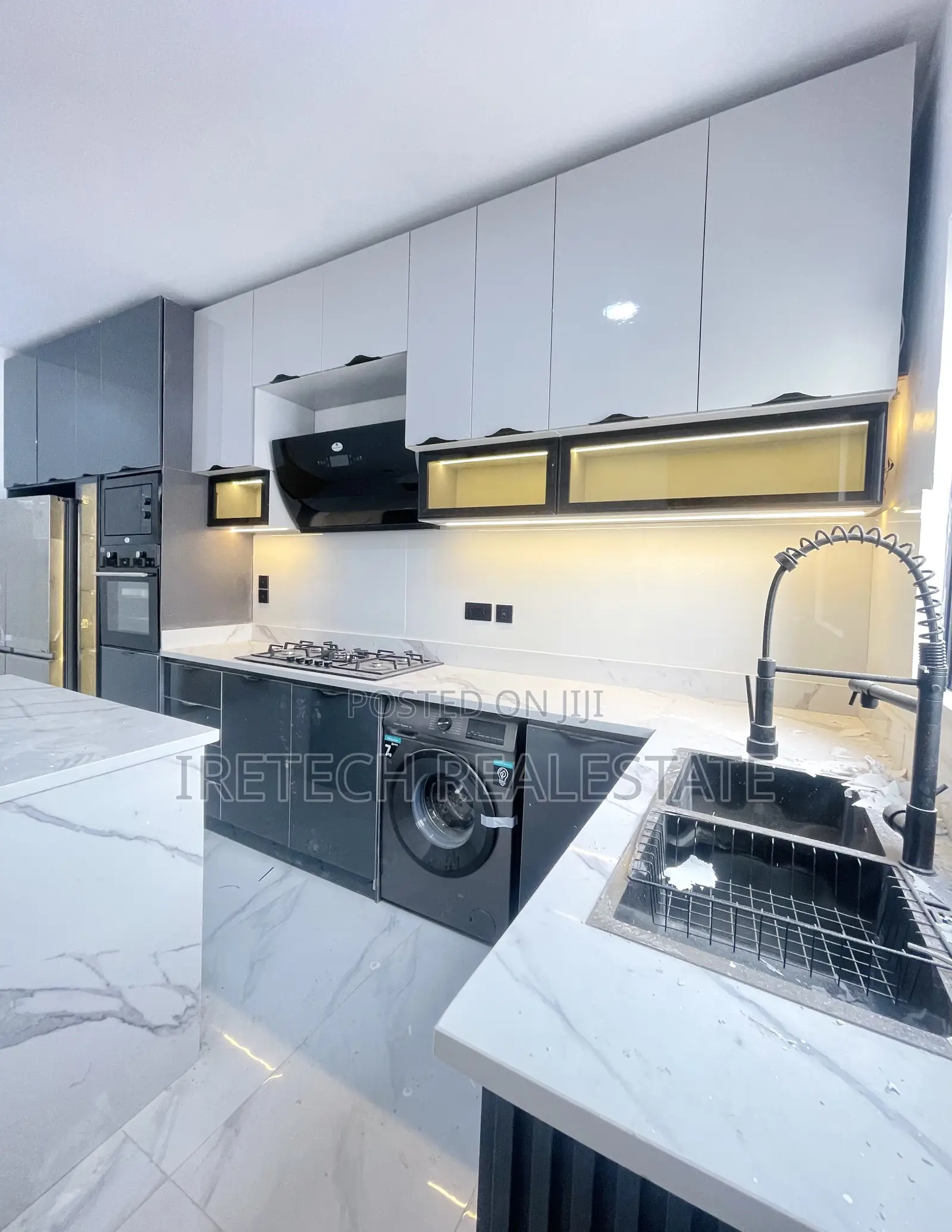 2bdrm Apartment in Lekki Phase 1 for sale
