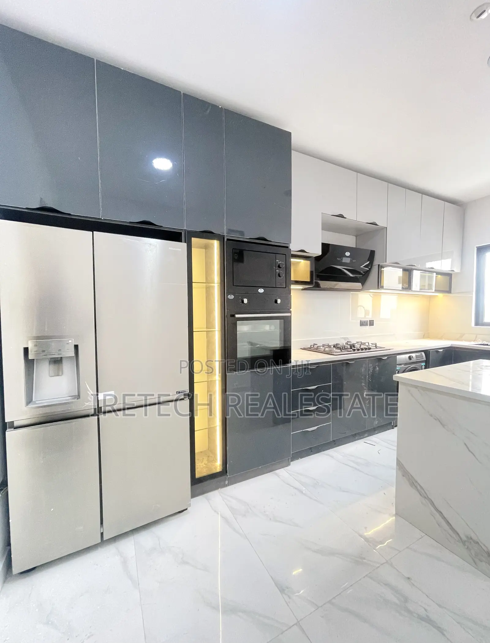 2bdrm Apartment in Lekki Phase 1 for sale