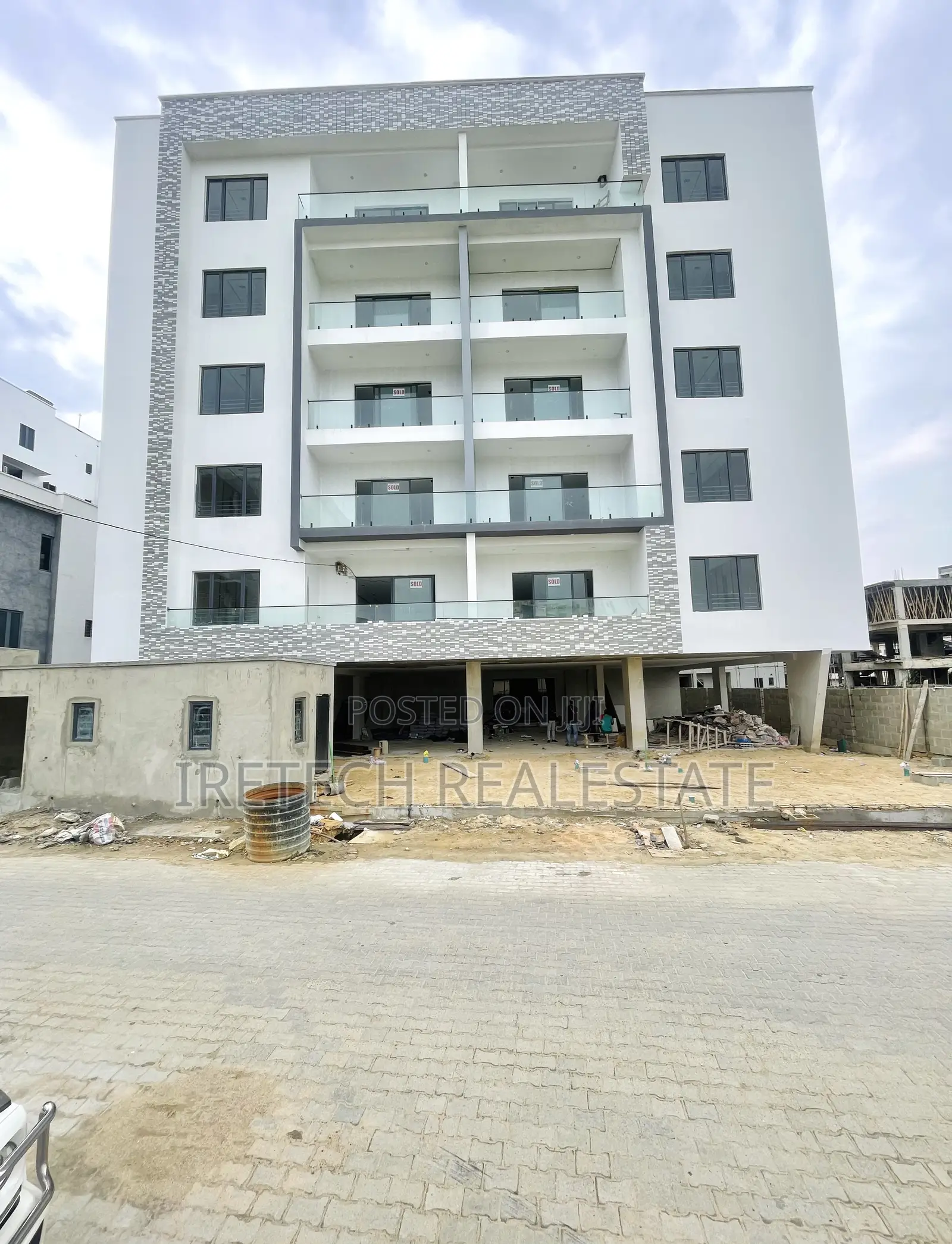 2bdrm Apartment in Lekki Phase 1 for sale