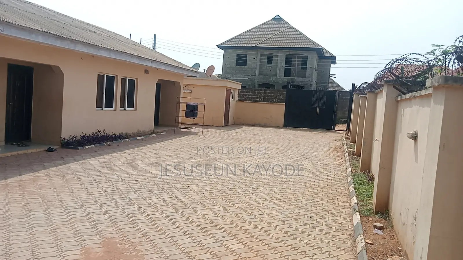 7bdrm Block of Flats in Off Gbaga Road, Ijede / Ikorodu for sale