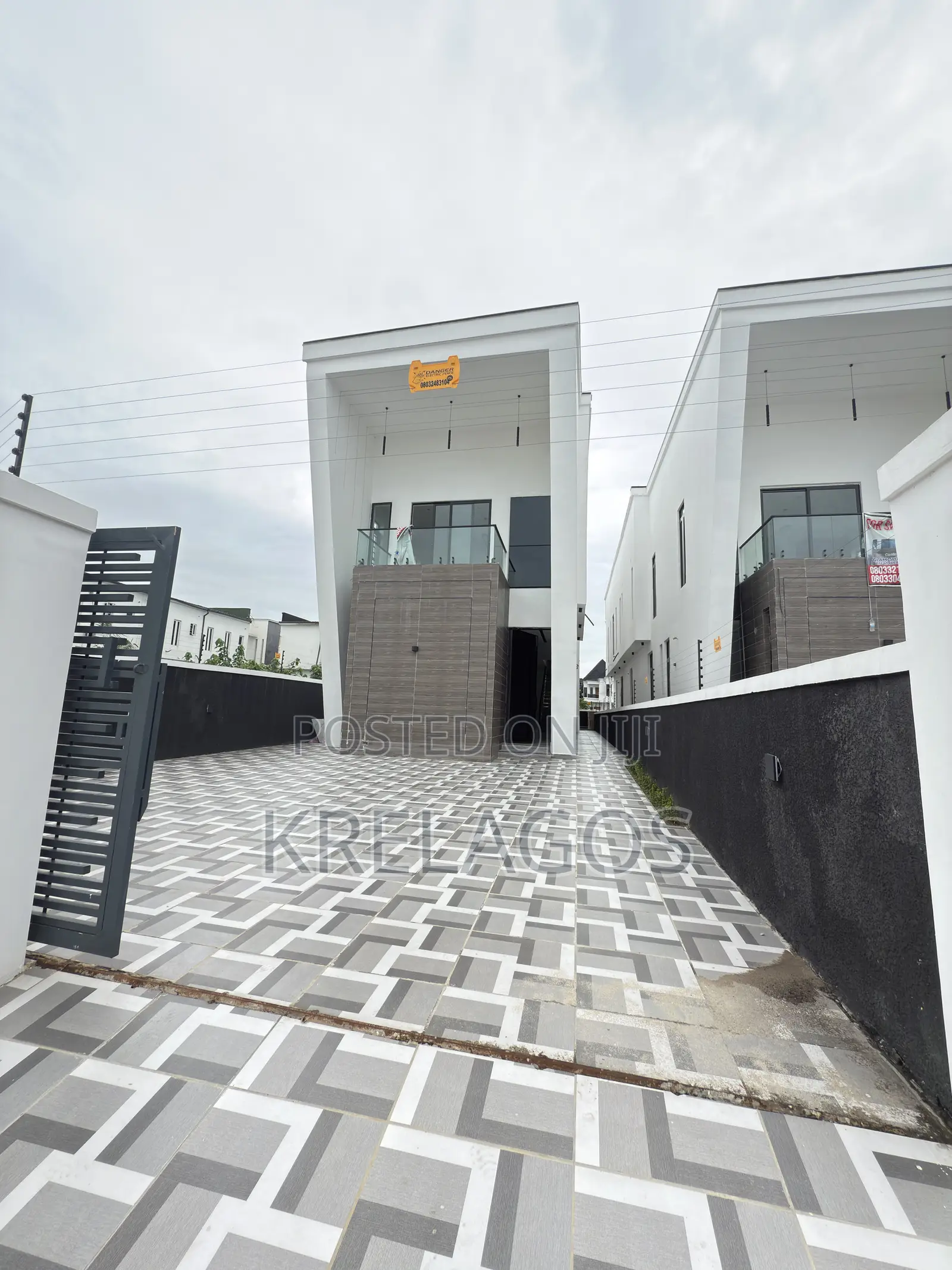 5bdrm Duplex in Orchid, Chevron for sale