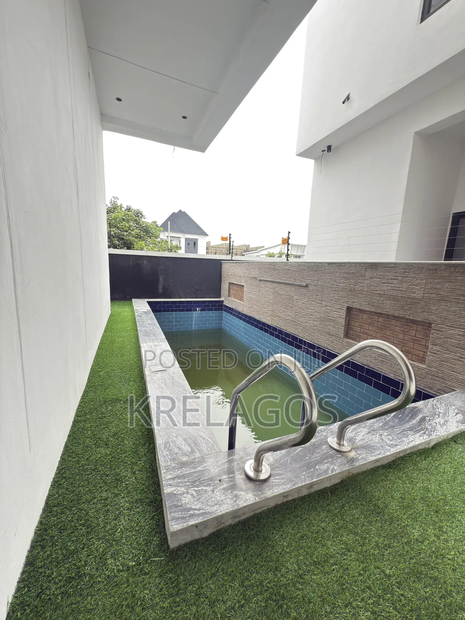 5bdrm Duplex in Orchid, Chevron for sale