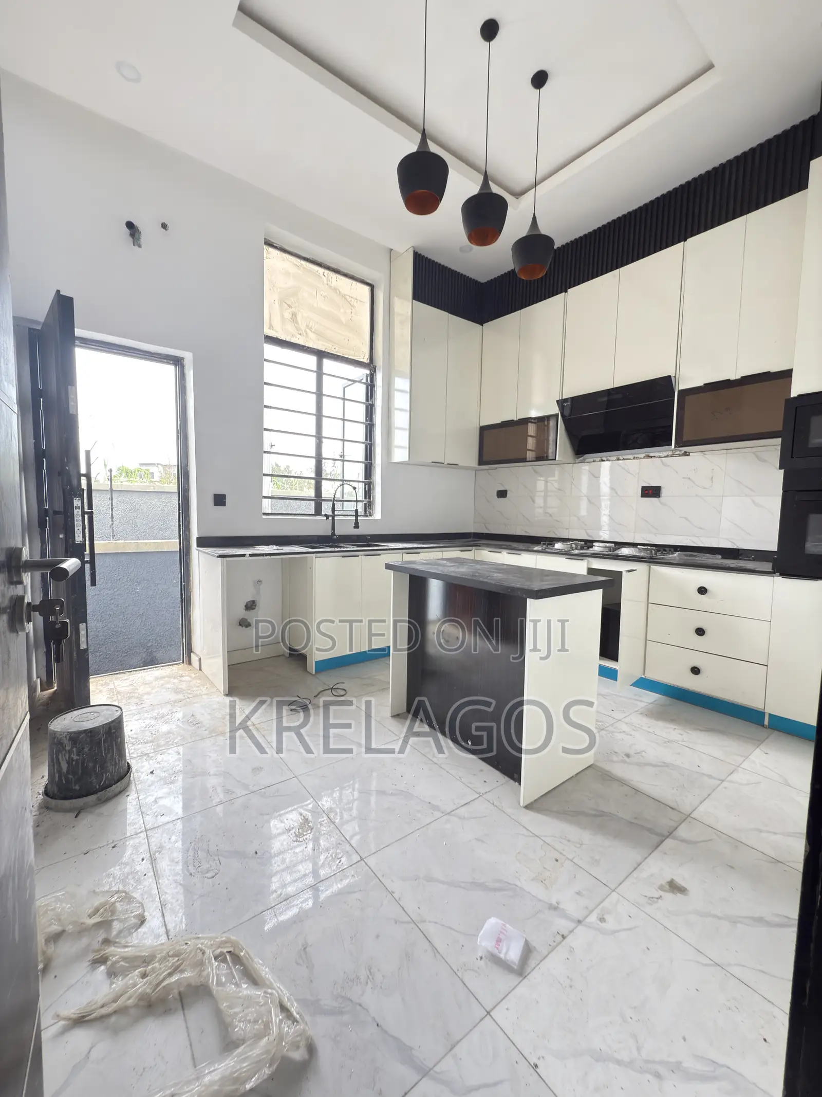 4bdrm Duplex in Orchid, Chevron for sale