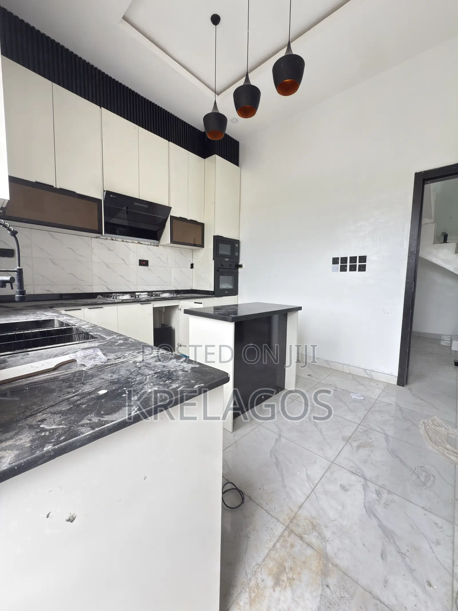 4bdrm Duplex in Orchid, Chevron for sale