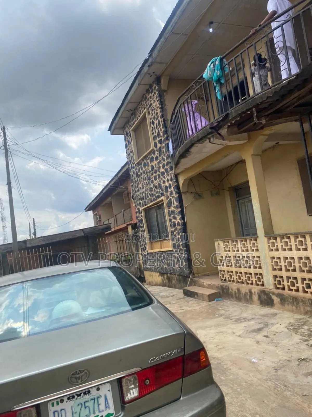 For Sale: A Mixed-Use Building With 3 Bedrooms 8 Room Up 8 Down
