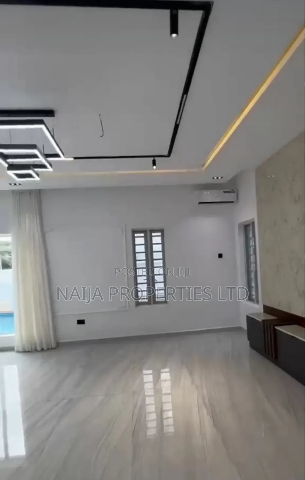 5bdrm Duplex in Osapa London, Lekki for sale