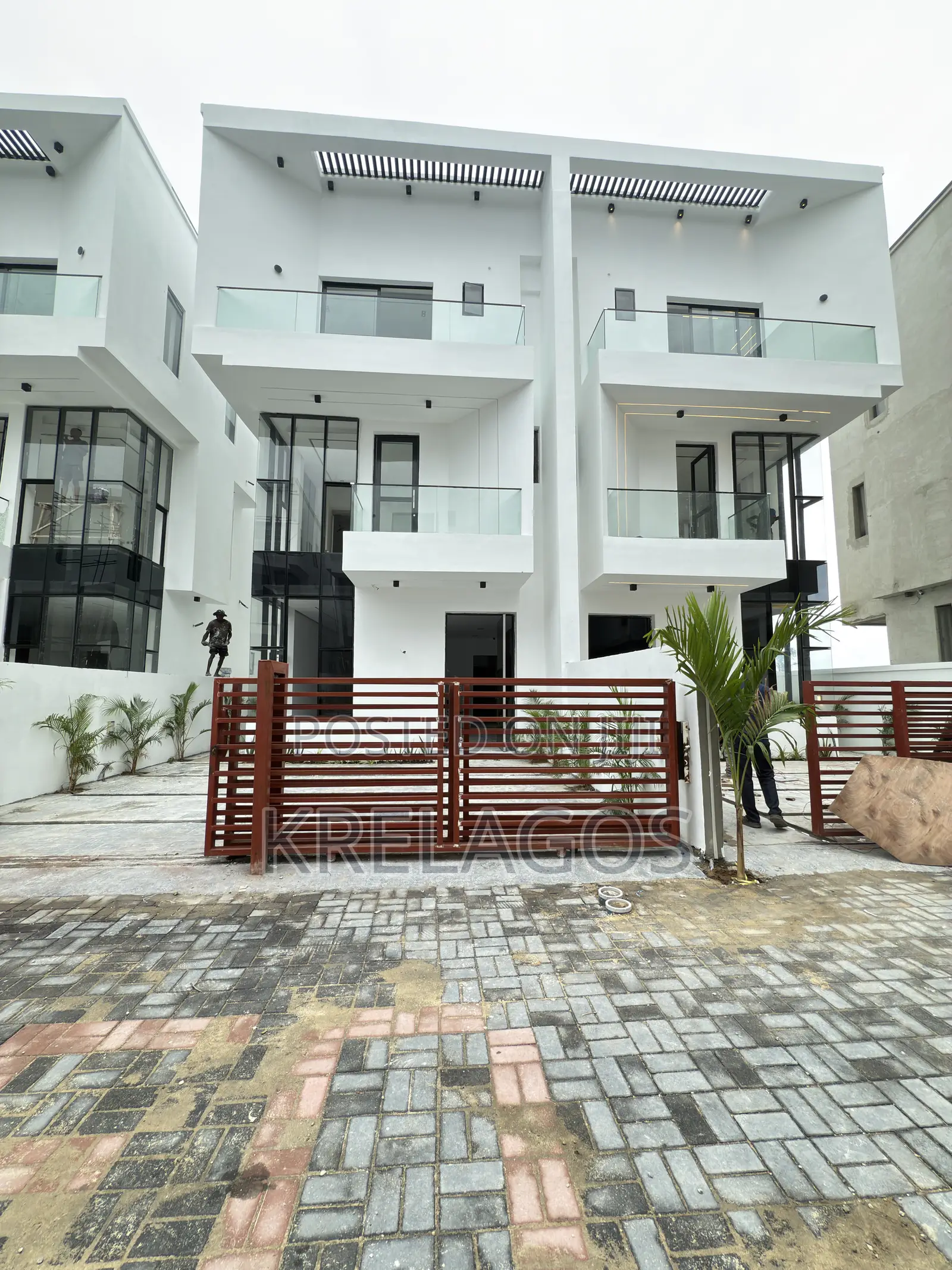 4bdrm Duplex in Orchid, Chevron for sale
