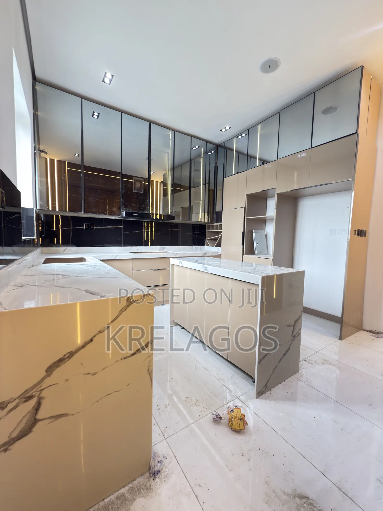 4bdrm Duplex in Orchid, Chevron for sale