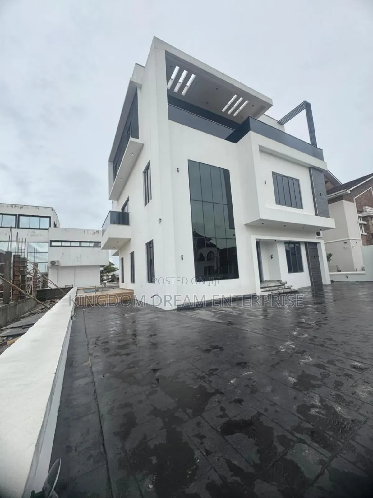 Furnished 7bdrm Duplex in Pinockbeach Estate, Jakande for sale
