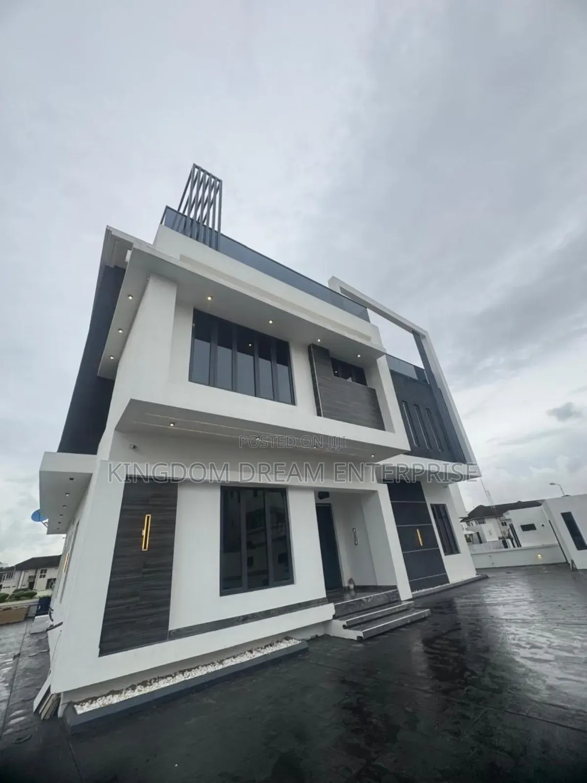 Furnished 7bdrm Duplex in Pinockbeach Estate, Jakande for sale
