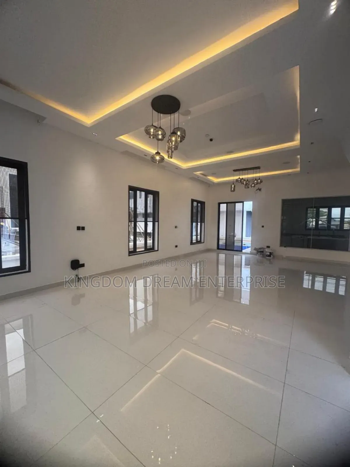 Furnished 7bdrm Duplex in Pinockbeach Estate, Jakande for sale