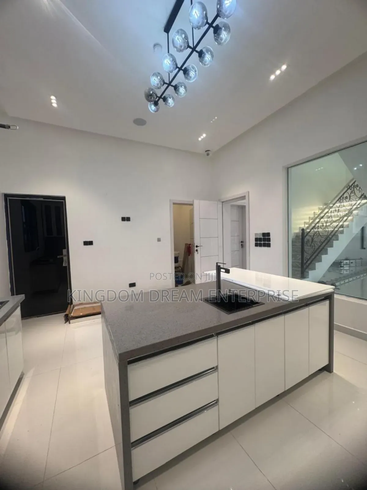 Furnished 7bdrm Duplex in Pinockbeach Estate, Jakande for sale