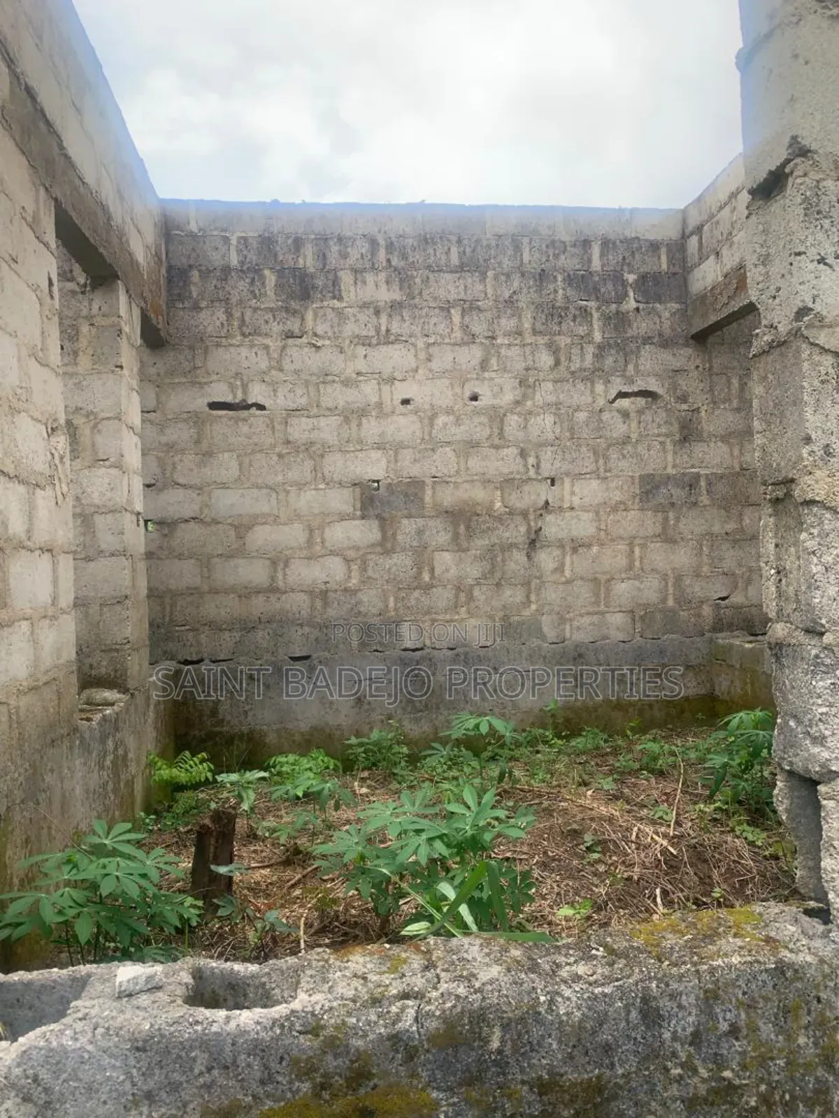 3bdrm Block of Flats in Immaculate Phase 2, Gberigbe for sale
