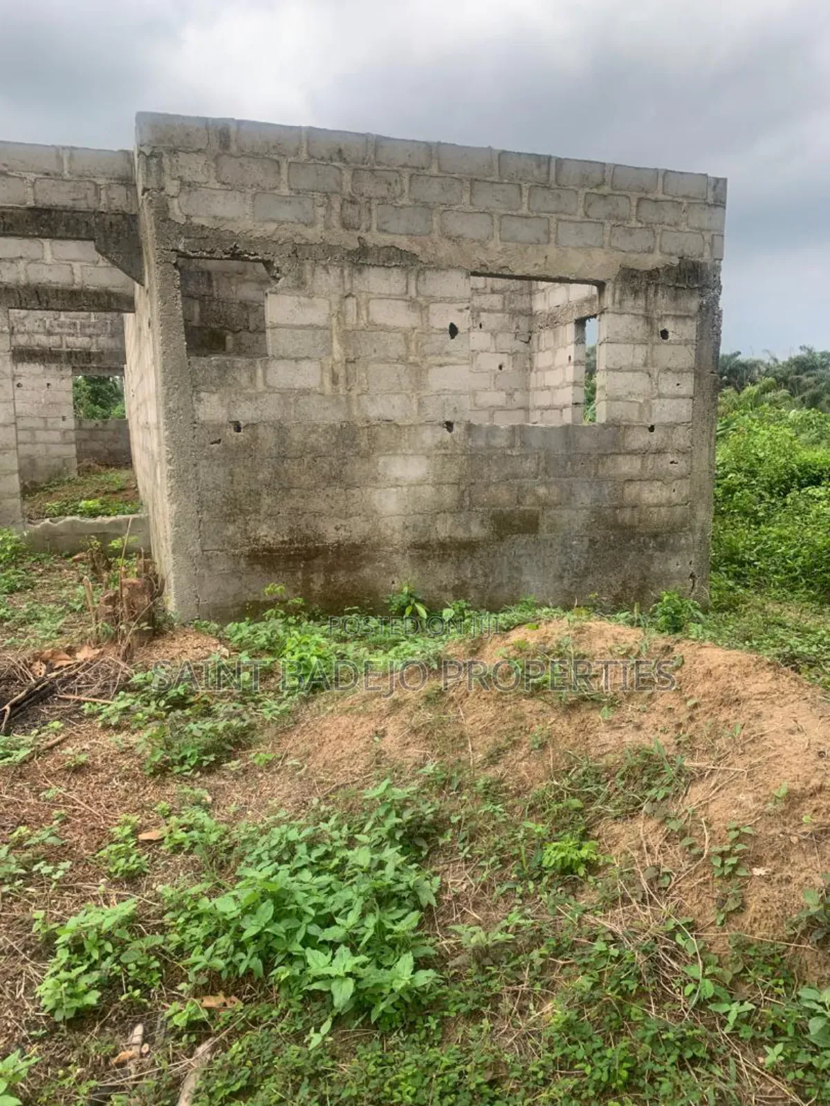 3bdrm Block of Flats in Immaculate Phase 2, Gberigbe for sale