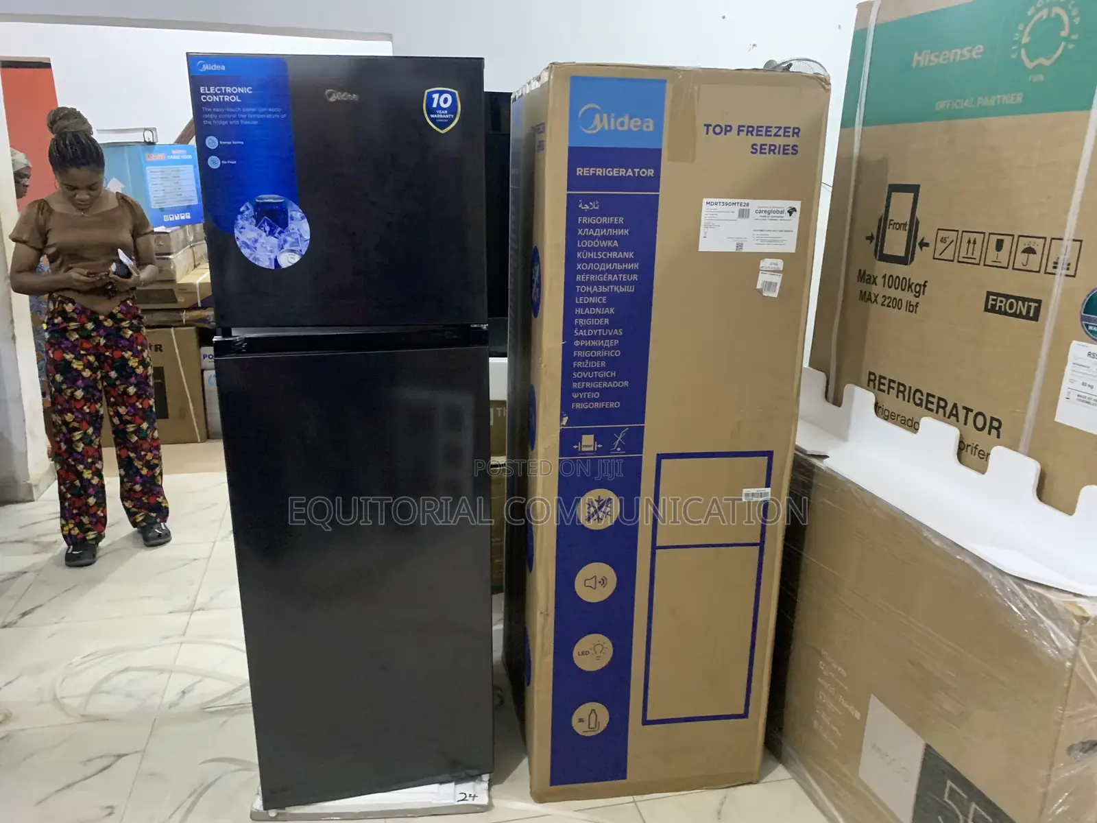 Midea Refrigerator With Adjustable Shelves and Door Bins