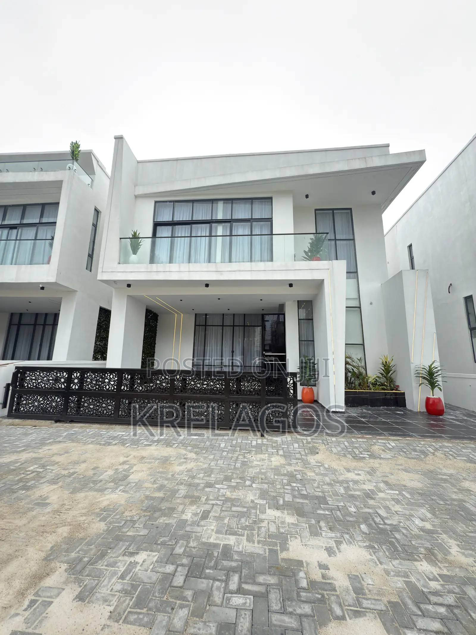 5bdrm Duplex in Chevron Toll Gate for sale