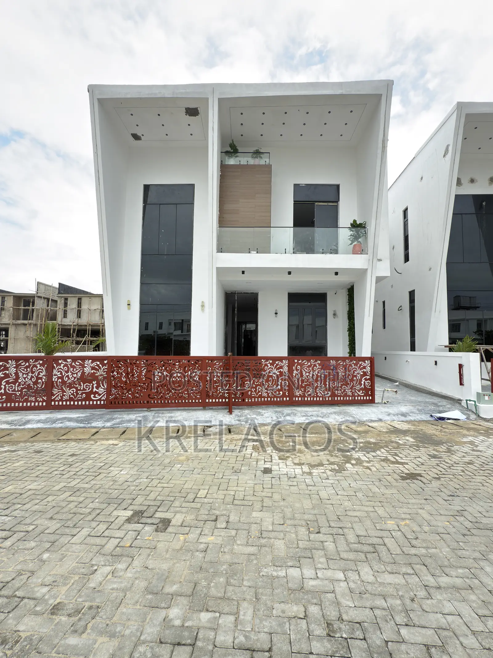 5bdrm Duplex in Chevron Toll Gate for sale