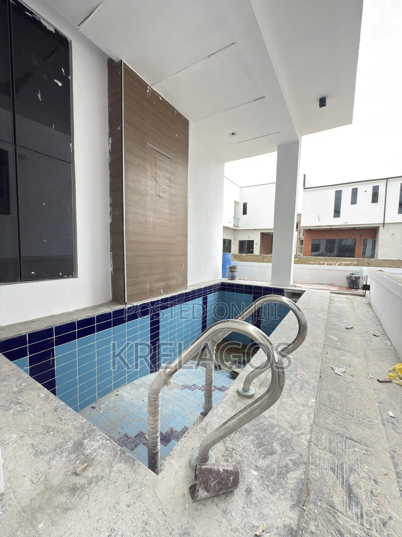 5bdrm Duplex in Chevron Toll Gate for sale