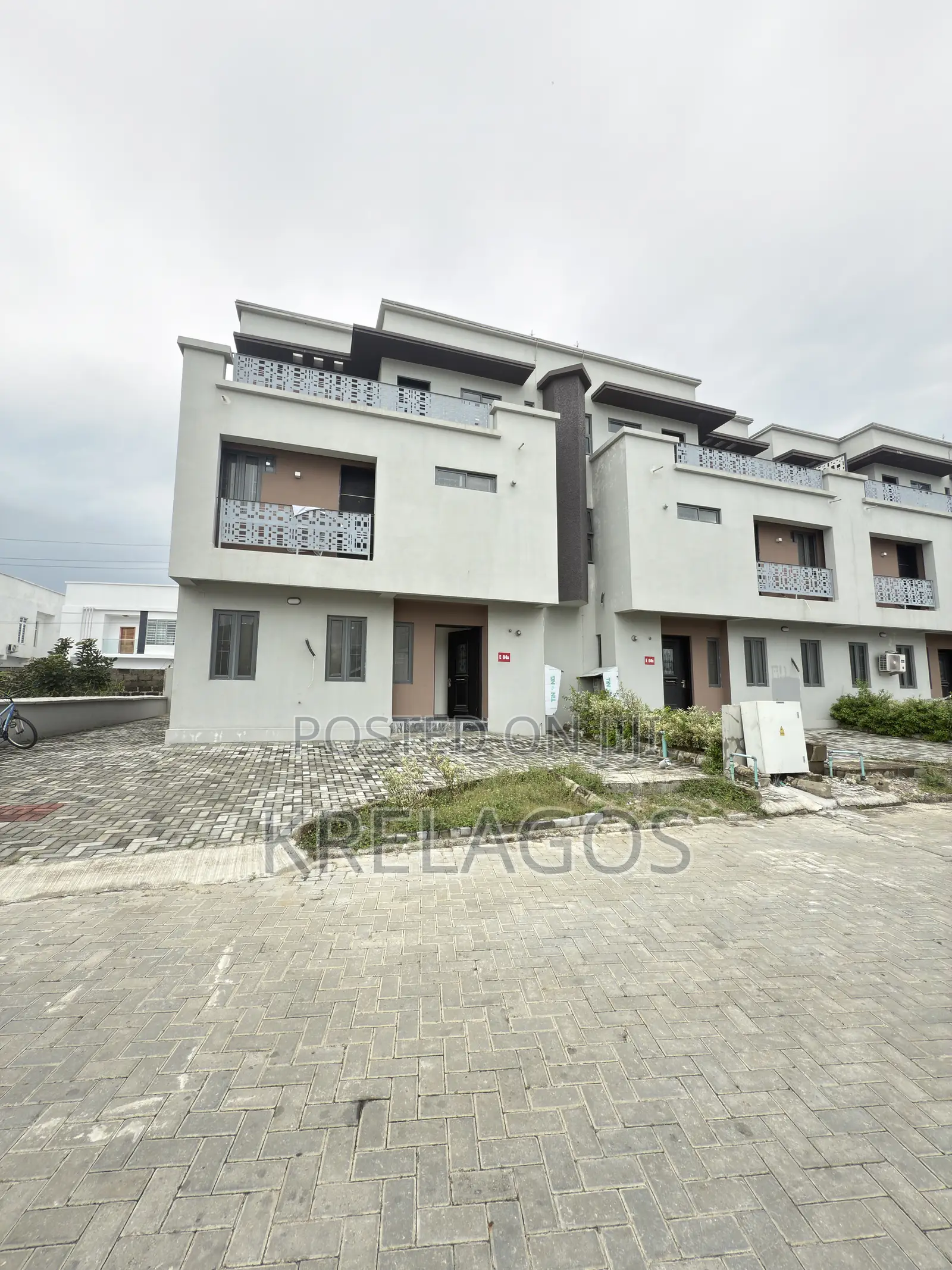 4bdrm Duplex in Chevron Toll Gate for sale