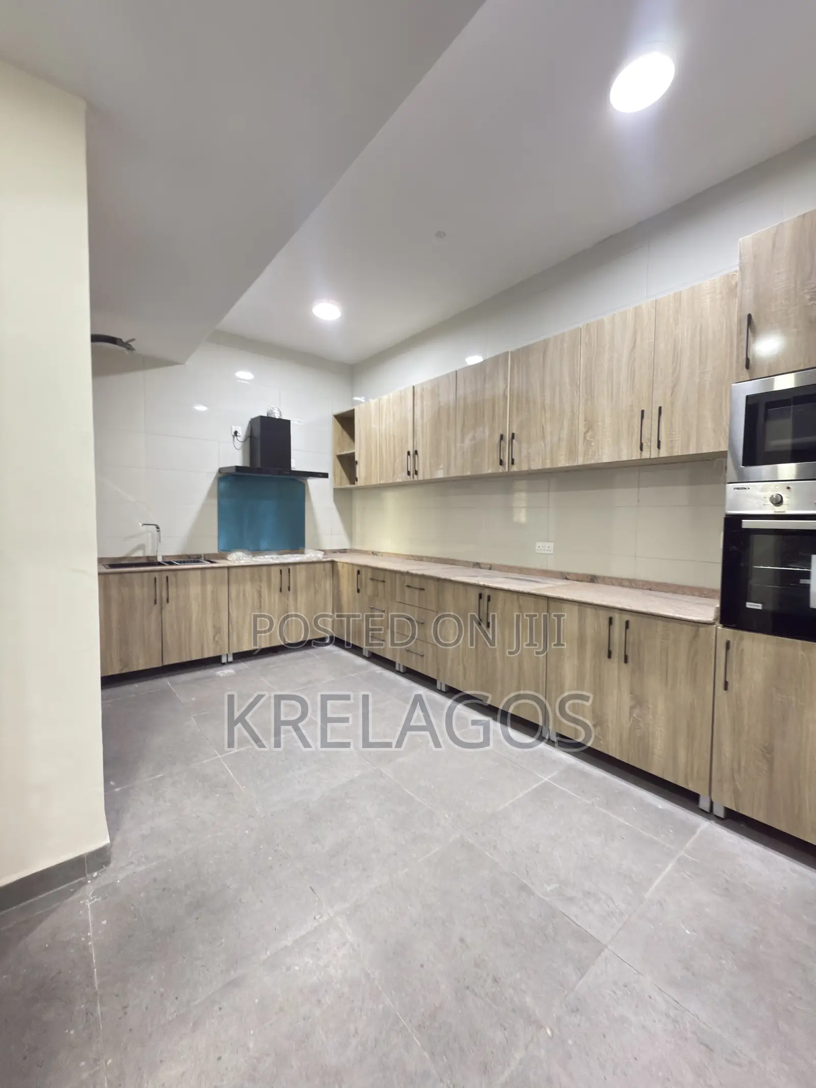 4bdrm Duplex in Chevron Toll Gate for sale