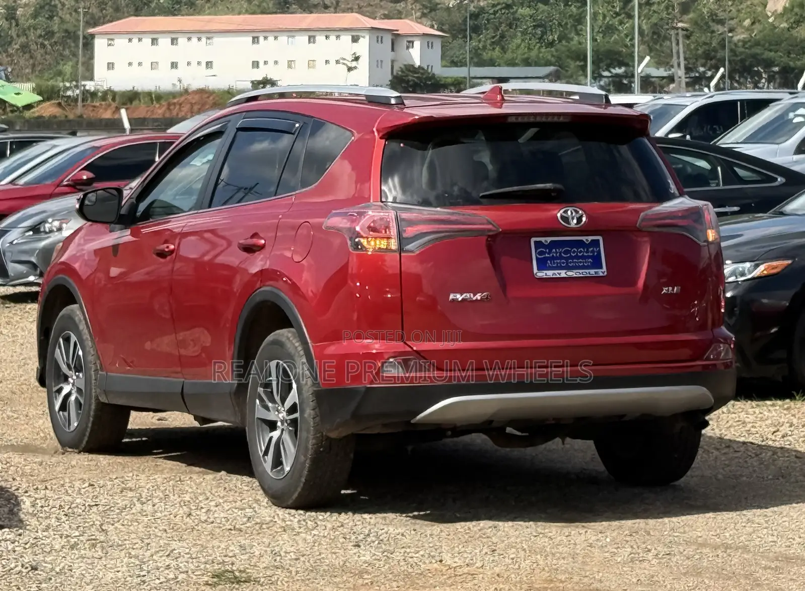 Toyota RAV4 XLE AWD (2.5L 4cyl 6A) 2017 Red