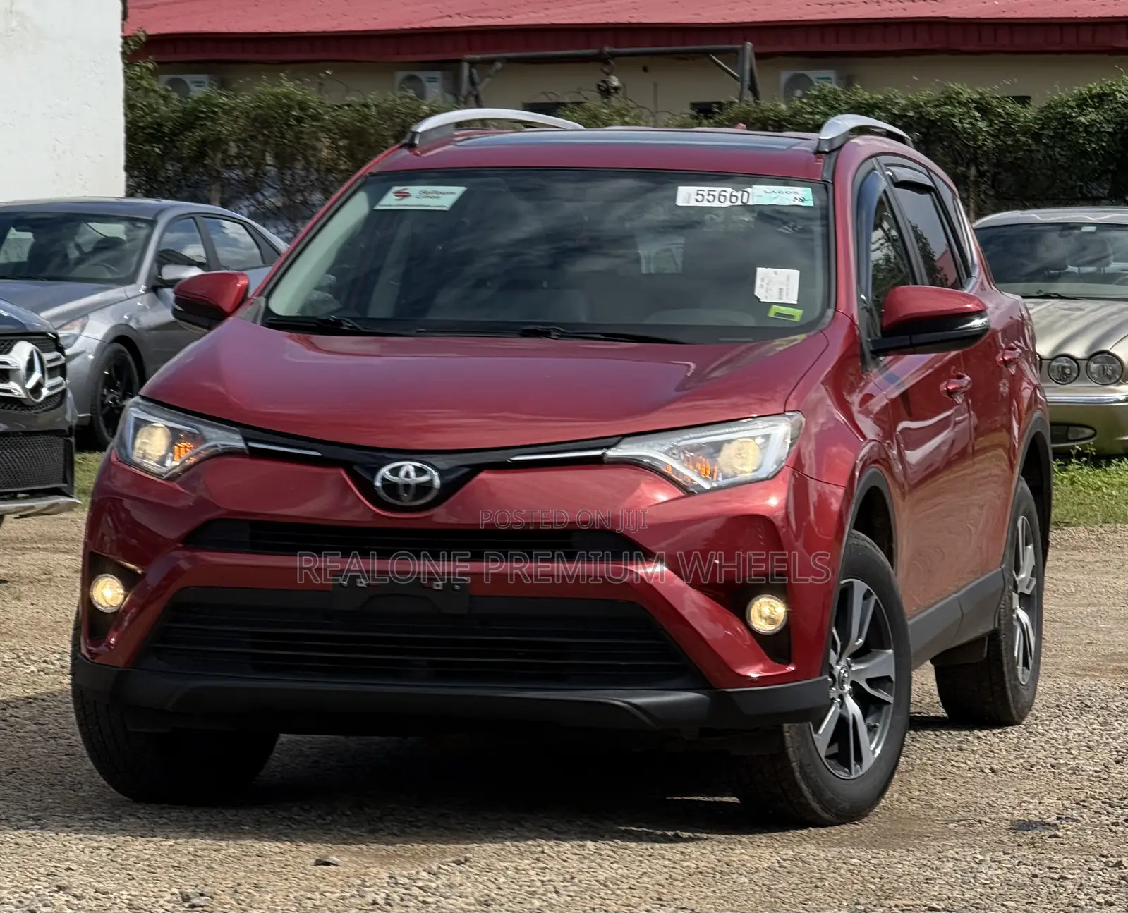 Toyota RAV4 XLE AWD (2.5L 4cyl 6A) 2017 Red