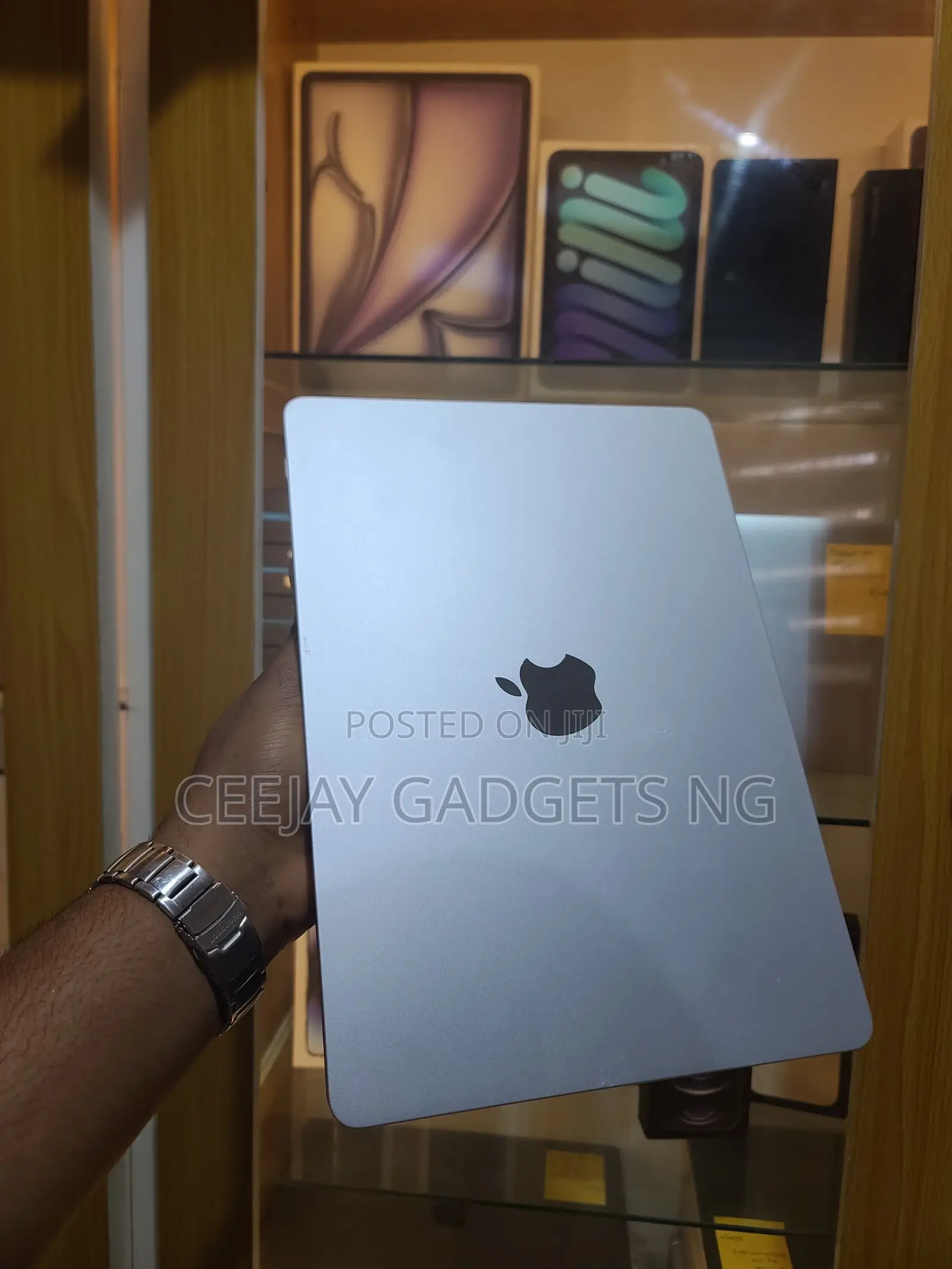 Laptop Apple MacBook Air 2024 M3 13-inch 16GB Apple M3 SSD 256GB