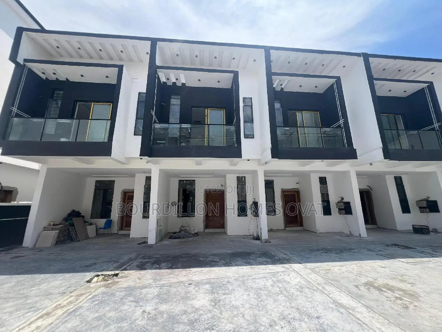 3bdrm Duplex in Chevron for sale
