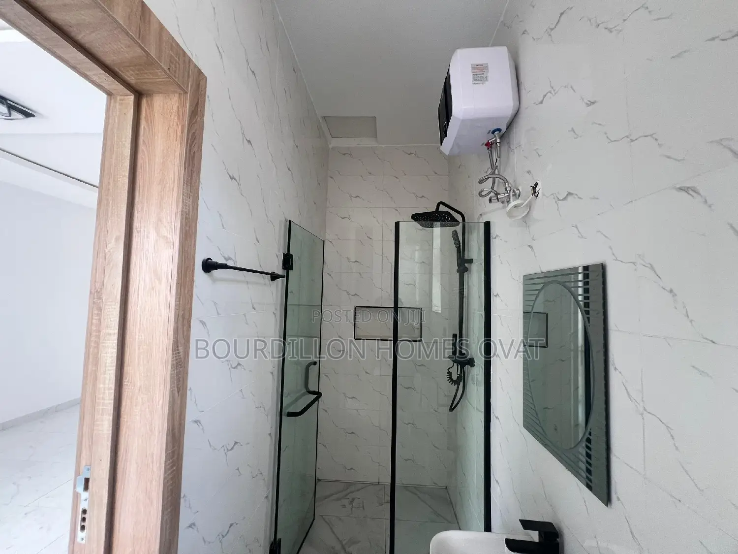 3bdrm Duplex in Chevron for sale
