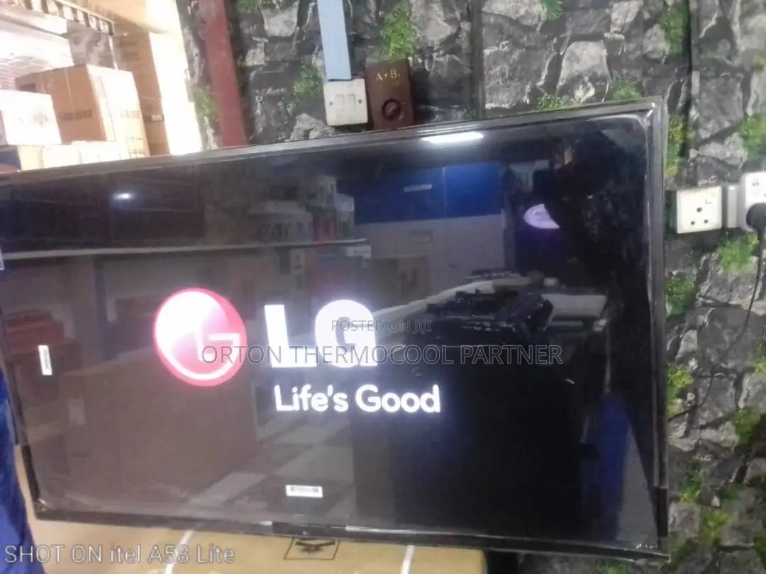 LG Smart TV 32 Inches