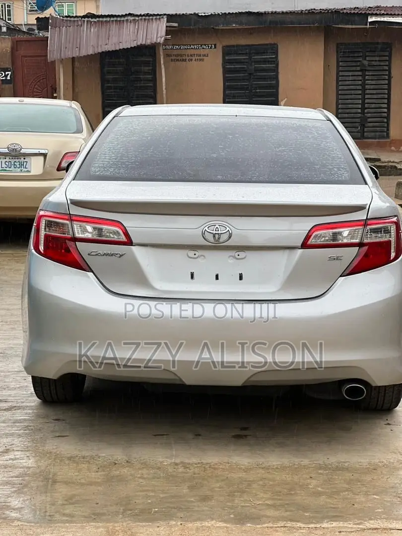 Toyota Camry SE 4dr Sedan (2.5L 4cyl 6A) 2012 Silver
