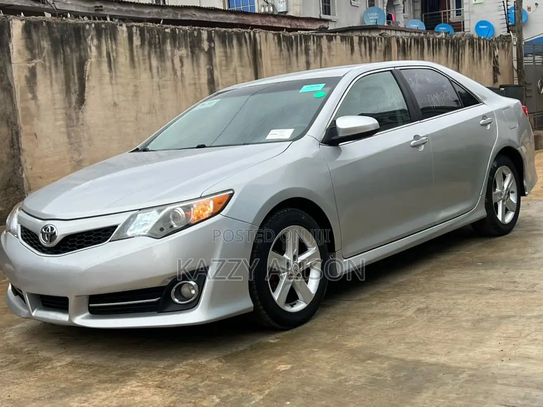 Toyota Camry SE 4dr Sedan (2.5L 4cyl 6A) 2012 Silver