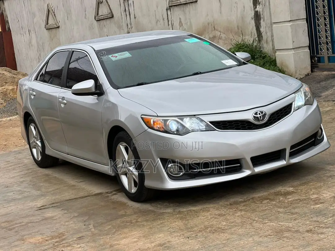 Toyota Camry SE 4dr Sedan (2.5L 4cyl 6A) 2012 Silver
