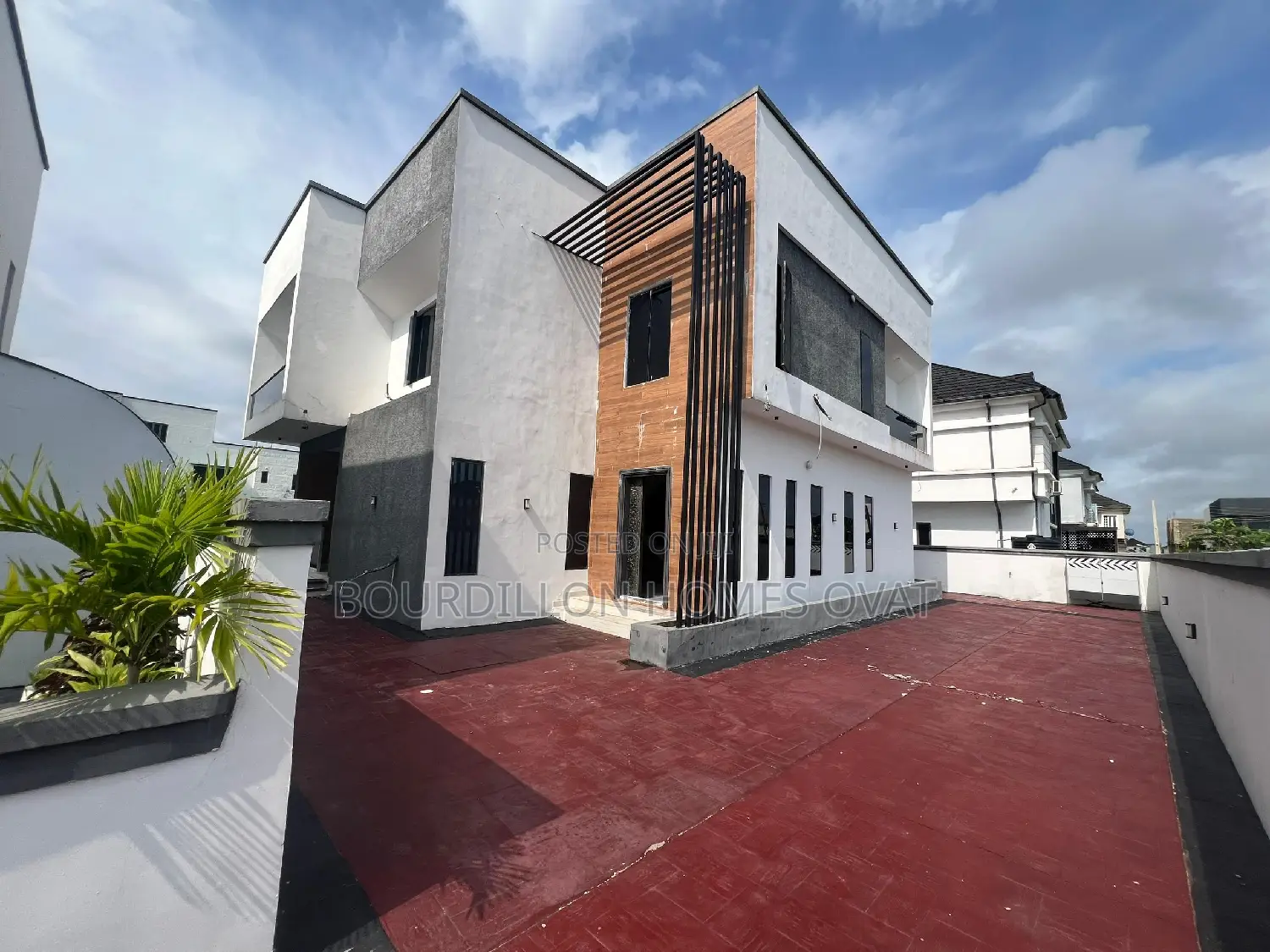5bdrm Duplex in Sangotedo for sale