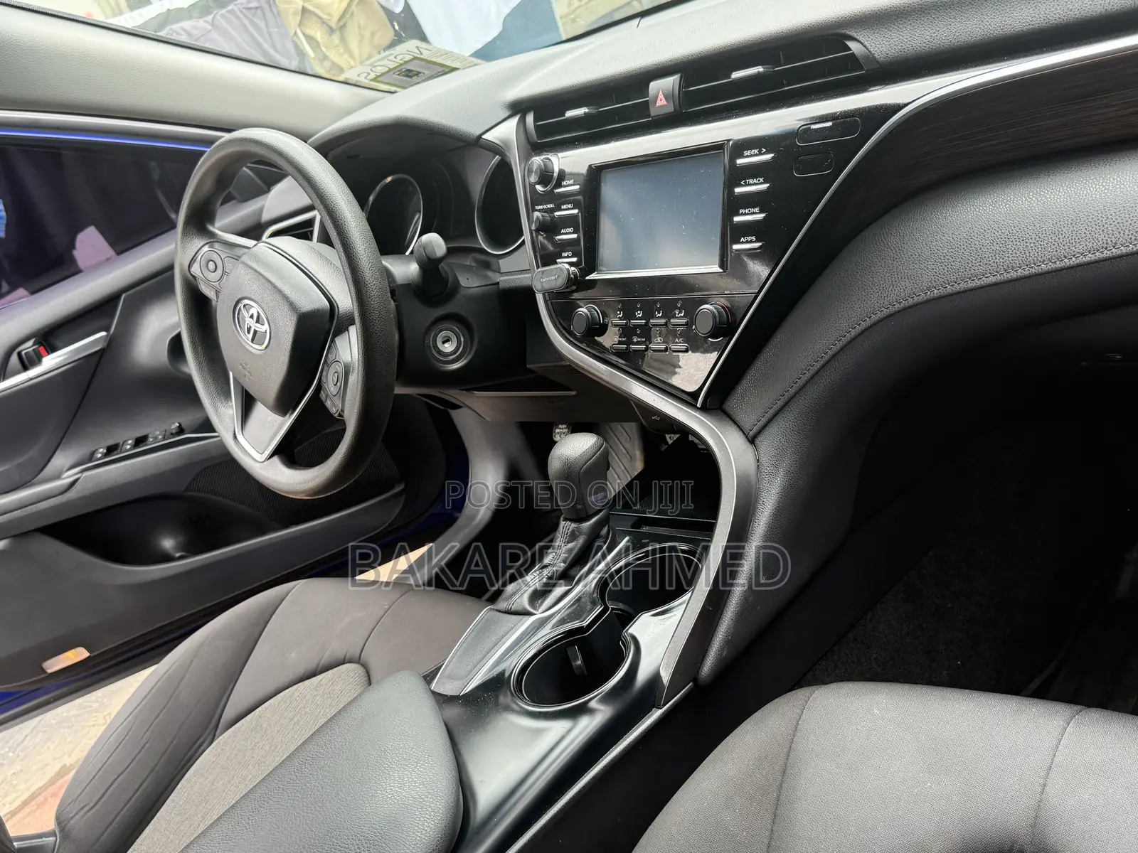 Toyota Camry LE FWD (2.5L 4cyl 8AM) 2018 Blue